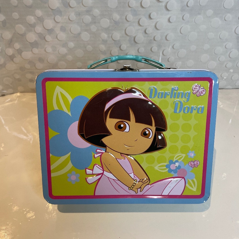 Dora The Explorer - Darling Dora Tin Box & figures bundle